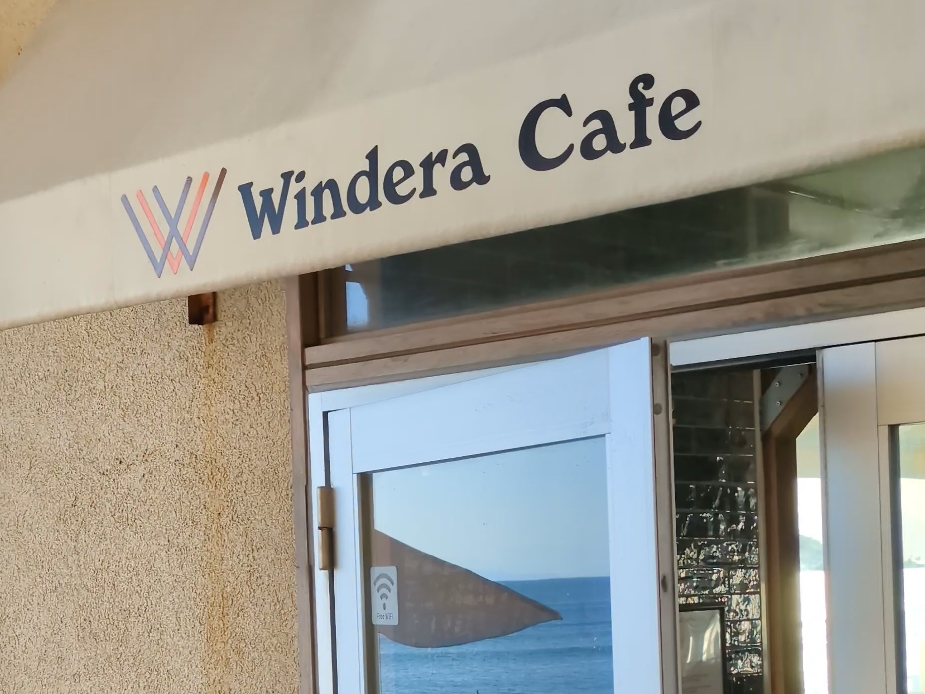 Windera Cafe 七里ヶ浜店の看板